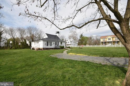 6745 Fayette St, Haymarket VA  20169-2916 exterior