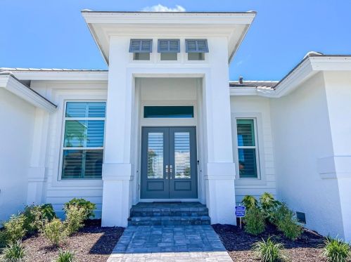 554 Barfield Dr, Marco Island, FL 34145-3604
