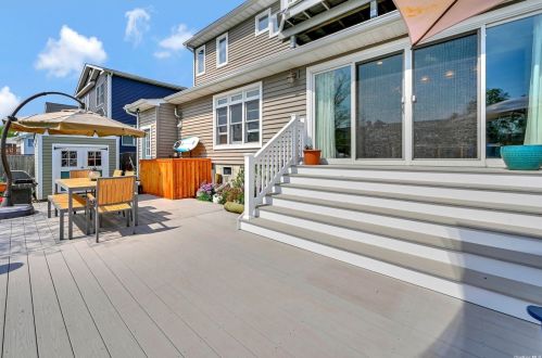 624 Tower Mews, Oakdale NY  11769-2449 exterior
