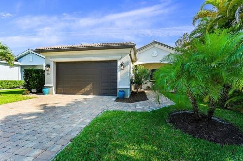 867 104th Ave, Naples, FL 34108-3232