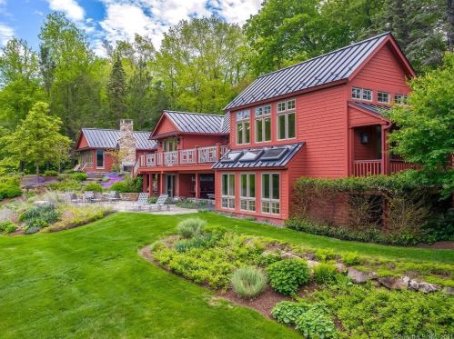 35 Schoolhouse Rd, Roxbury, CT 06783-1519