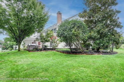 515 Seven Bridges Rd, Little Silver NJ  07739-1742 exterior