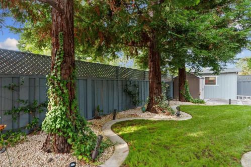 1068 Matthew Ct, Windsor CA  95492-8778 exterior