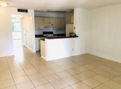 1409 Meadows Cir, Boynton Beach FL  33436-9201 exterior
