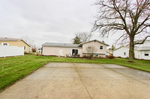 1030 Amboise Dr, Marion OH 43302-6614 exterior