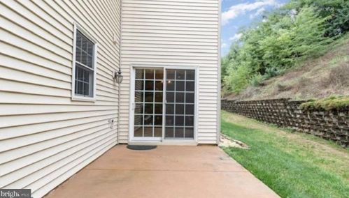36 Ashburg Dr, Navy Sup Dpt PA  17050-8209 exterior
