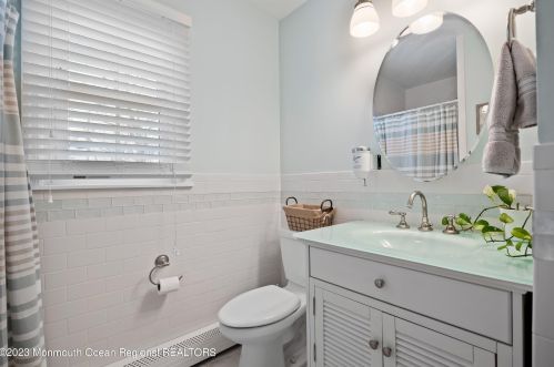 1600 Bch Blvd, Lacey NJ  08731-5031 exterior