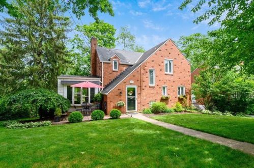 1006 Greenlawn Dr, Pittsburgh, PA 15216-1113