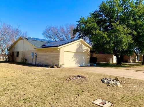 4409 Easy St, Fort Worth, TX 76117-1104
