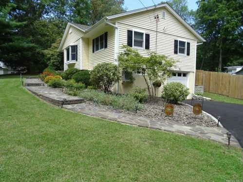 14 Montfort Woods Rd, New Hamburg NY  12590-3510 exterior