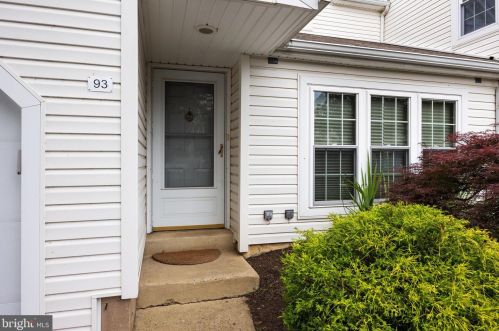 93 Portsmouth Ct, Southampton, PA 18966-2621