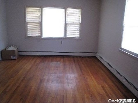 825 Walnut St, North Lindenhurst NY  11757-5652 exterior