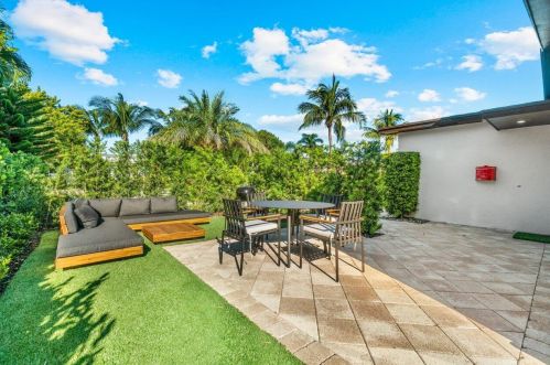 411 7th Ave, Delray Beach FL  33483-5613 exterior