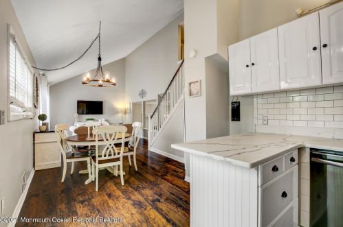 10 Calvin Ct, Old Bridge NJ  08857-2147 exterior