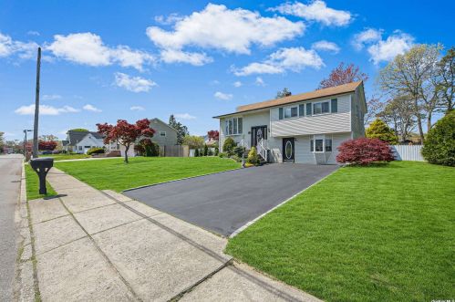 49 Tellar Dr, Islip Terrace, NY 11752-2425