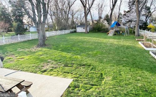 341 Boxwood Ln, Riverton, NJ 08077-3404