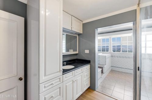 3192 Sycamore Dr, Simi Valley CA 93065-2703 exterior