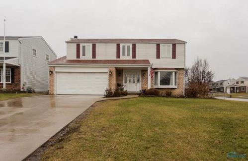 913 Carol Cir, Rossford, OH 43460-1523
