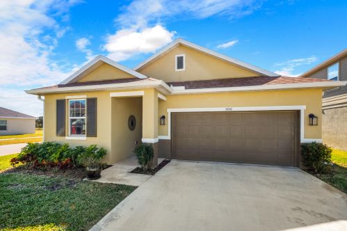5650 Pine Trail Cir, Fort Pierce, FL 34983