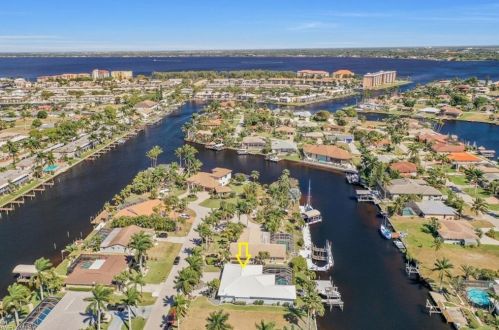 1724 43rd St, Cape Coral, FL 33904-7433