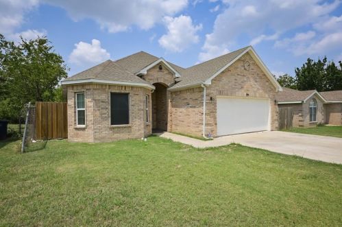 2916 Canberra Ct, Fort Worth, TX 76105-4622