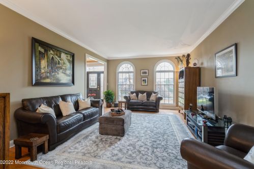 1 Vail Ln, East Freehold NJ  07728-8487 exterior