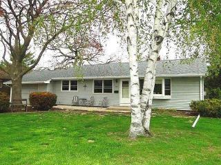 602 Oak Dr, Waterford, WI 53185-4220