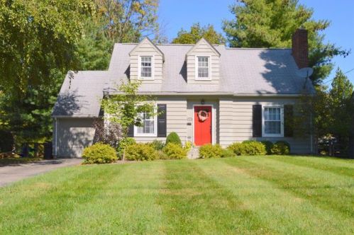 1976 Compton Rd, Cincinnati, OH 45231-4206