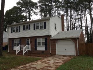 38 Huguenot Rd, Newport News VA  23606-3137 exterior