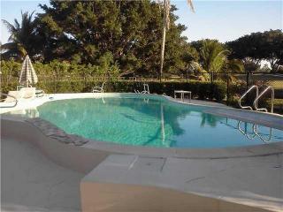 253 Country Club Dr, Lake Worth FL  33462-1113 exterior