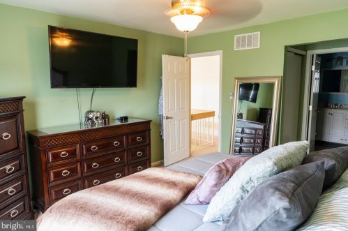 113 Teakwood Ct, Norristown PA  19401-1638 exterior