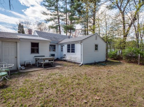 204 Dunstable Rd, Nashua NH  03062-2340 exterior