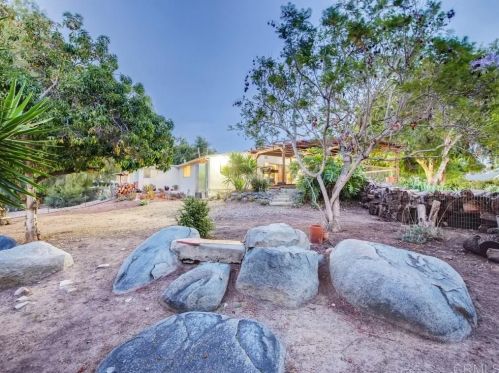 596 Vale Vw Dr, Vista CA  92081-6741 exterior