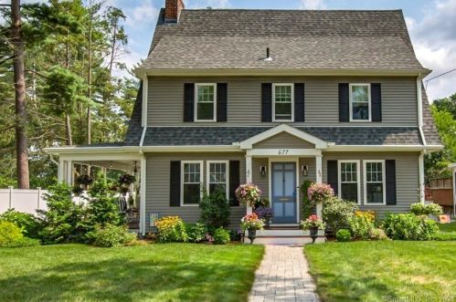 677 Center St, Manchester, CT 06040-2702