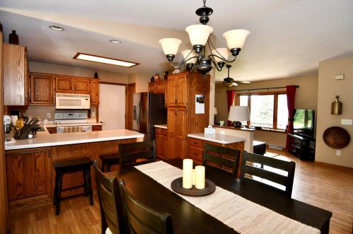 1550 Stonebridge Rd, West Bend, WI 53095-5102