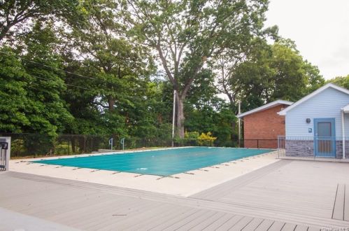 665 Pelham Rd, New Rochelle NY  10805-1161 exterior