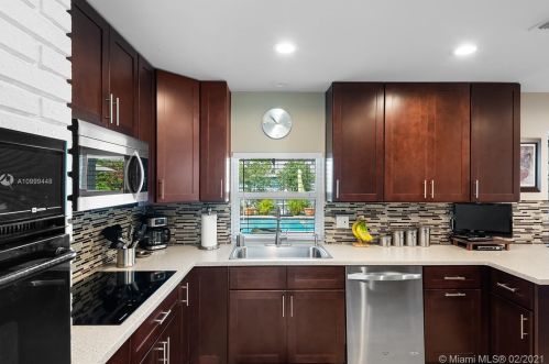 800 46th Ave, Hollywood FL  33021-5909 exterior