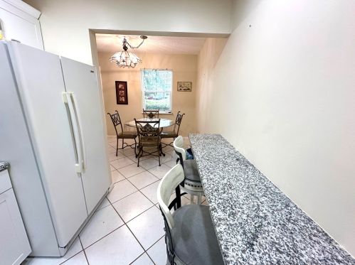 50 Kent D, West Palm Beach FL  33417-1707 exterior