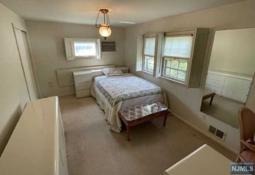 281 Lindbergh Blvd, Teaneck NJ  07666-6542 exterior