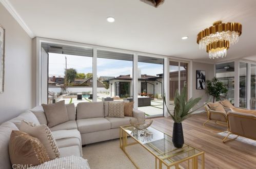 3841 Pacific Ave, Long Beach CA  90807-3227 exterior