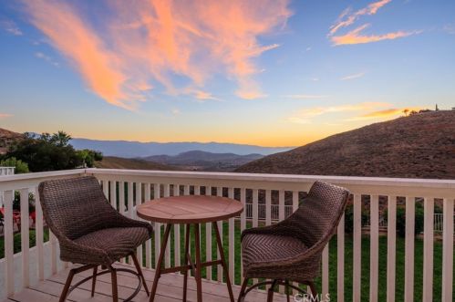 18194 Lakepointe Dr, Riverside, CA 92503-0258