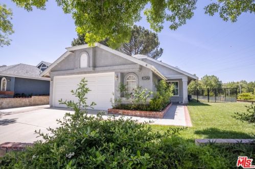 28453 Evergreen Ln, Santa Clarita, CA 91390-4015