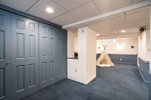 8219 Red Arrow Ct, Milwaukee WI 53213-3023 exterior