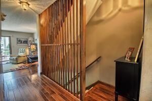 5282 Timberline Rd, Columbus, OH 43220-7306