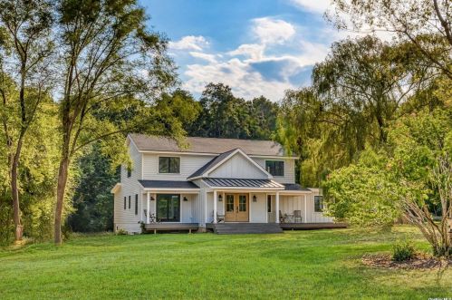 8095 Alvahs Ln, Nassau Point, NY 11935-1055