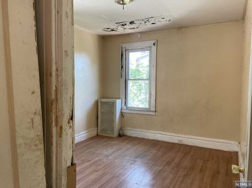 432 Stuyvesant Ave, Irvington NJ  07111-2046 exterior