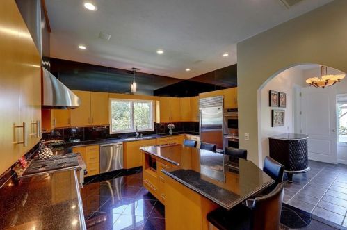 1 Morning Star Ct, Lincoln RI  02865-4586 exterior