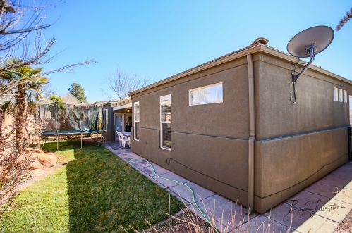 2048 1940, Saint George UT  84770-4718 exterior