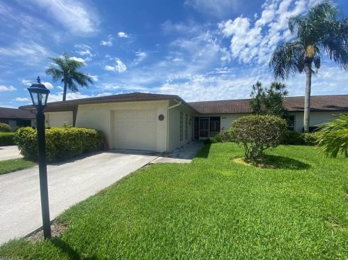4688 Lakewood Blvd, Naples, FL 34112-5253