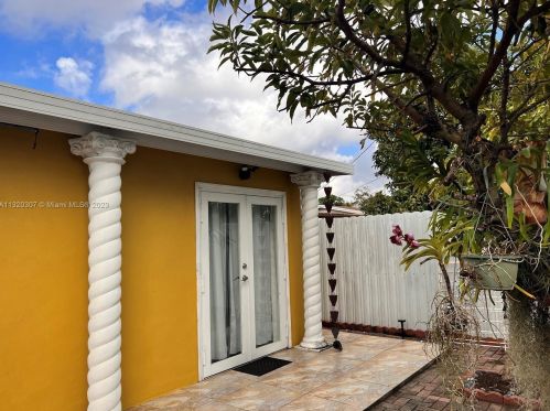 2637 9th Ct, Hialeah FL  33010-1223 exterior